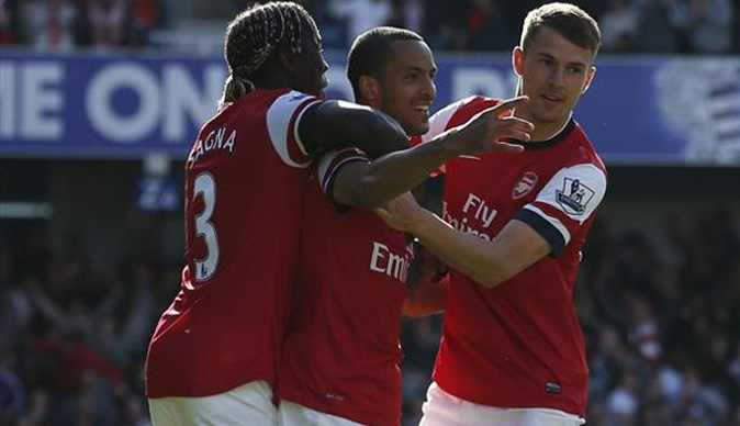 Walcott saves lukewarm Arsenal against QPR