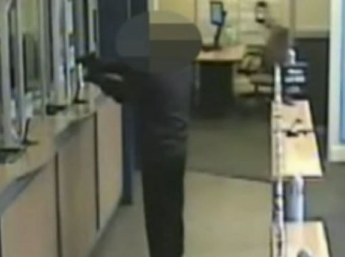 15-year-old boy robs bank at gunpoint 