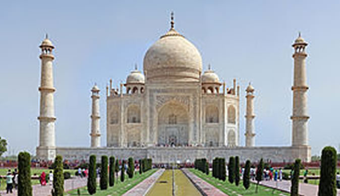 Husband builds 'Taj Mahal' as monument of love