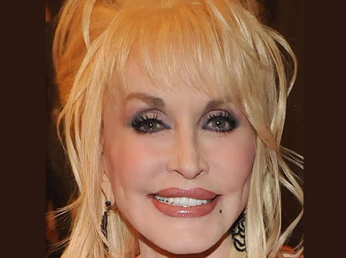 Dolly Parton rushed to hospital after car accident