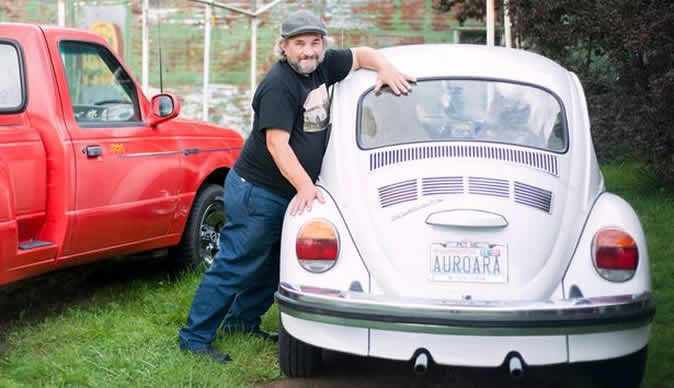 Man who had sex with 1000 cars finally settles down with one