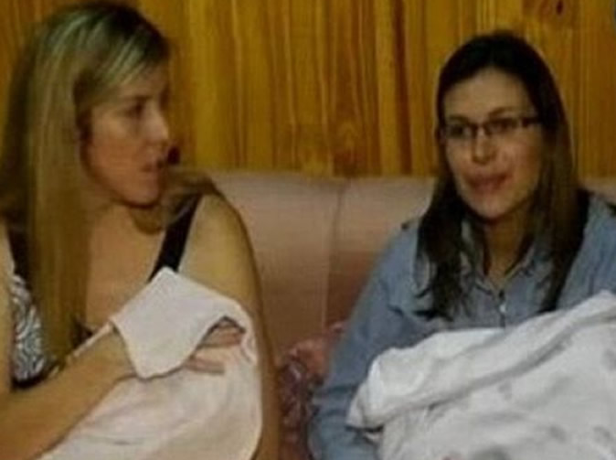Babies switched at birth reunited with mums after chance meeting