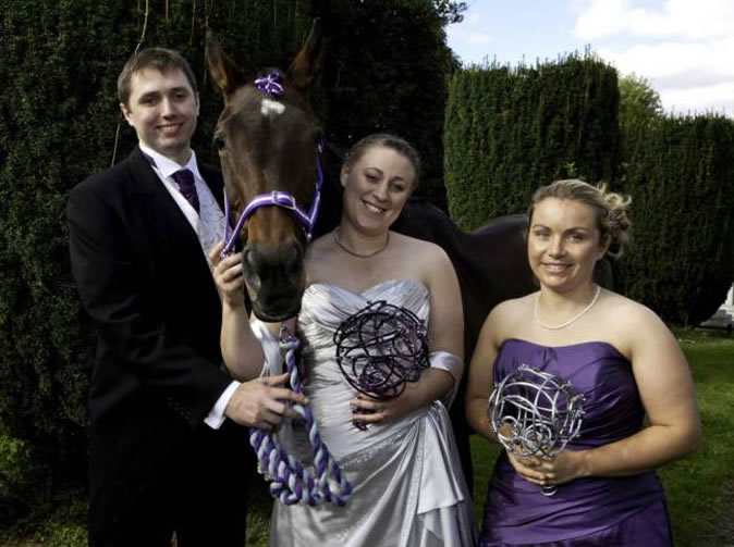 Bride chooses horse as bridesmaid
