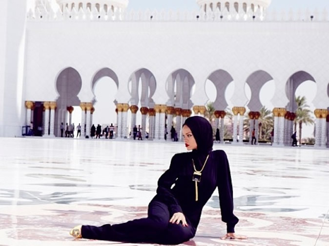 Rihanna ordered to leave Abu Dhabi mosque
