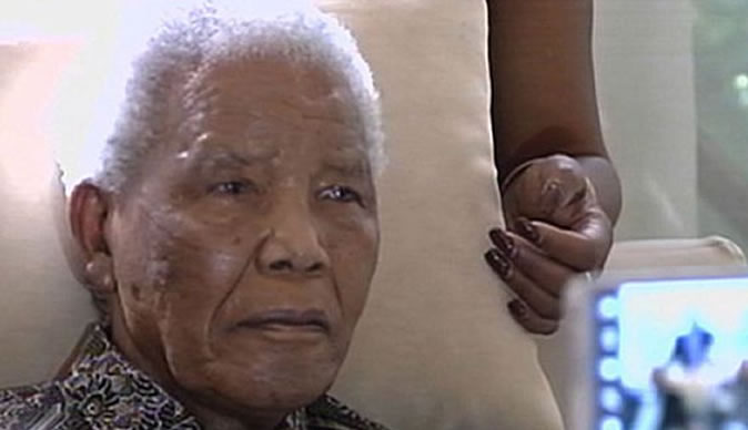 Mandela 'in a vegetative state and family advised to switch off life support'